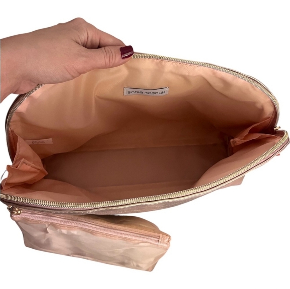 *GIVEWAY* Sonia Kashuk Pink Cosmetic Bag - Picture 2 of 3